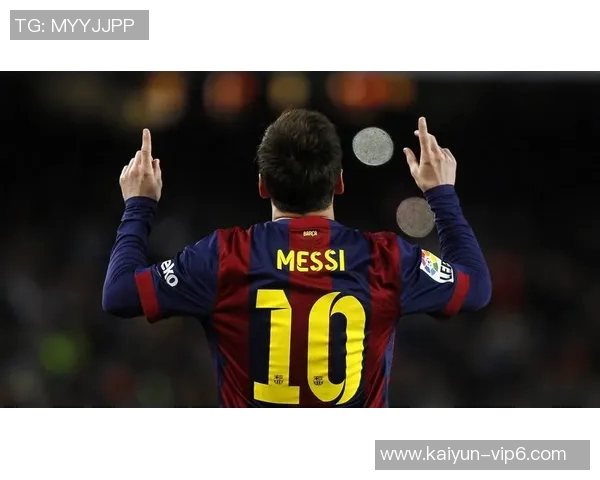 坠落的足球巨星:从巅峰到谷底的荣耀与困境 坠落的足球巨星:从巅峰到谷底的荣耀与困境